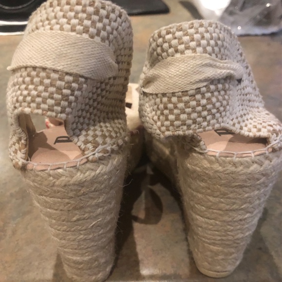 Floral Wedges Sz9 Like New - Picture 4 of 6